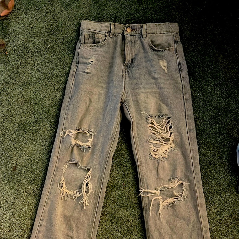 Cute size small ripped mom jeans